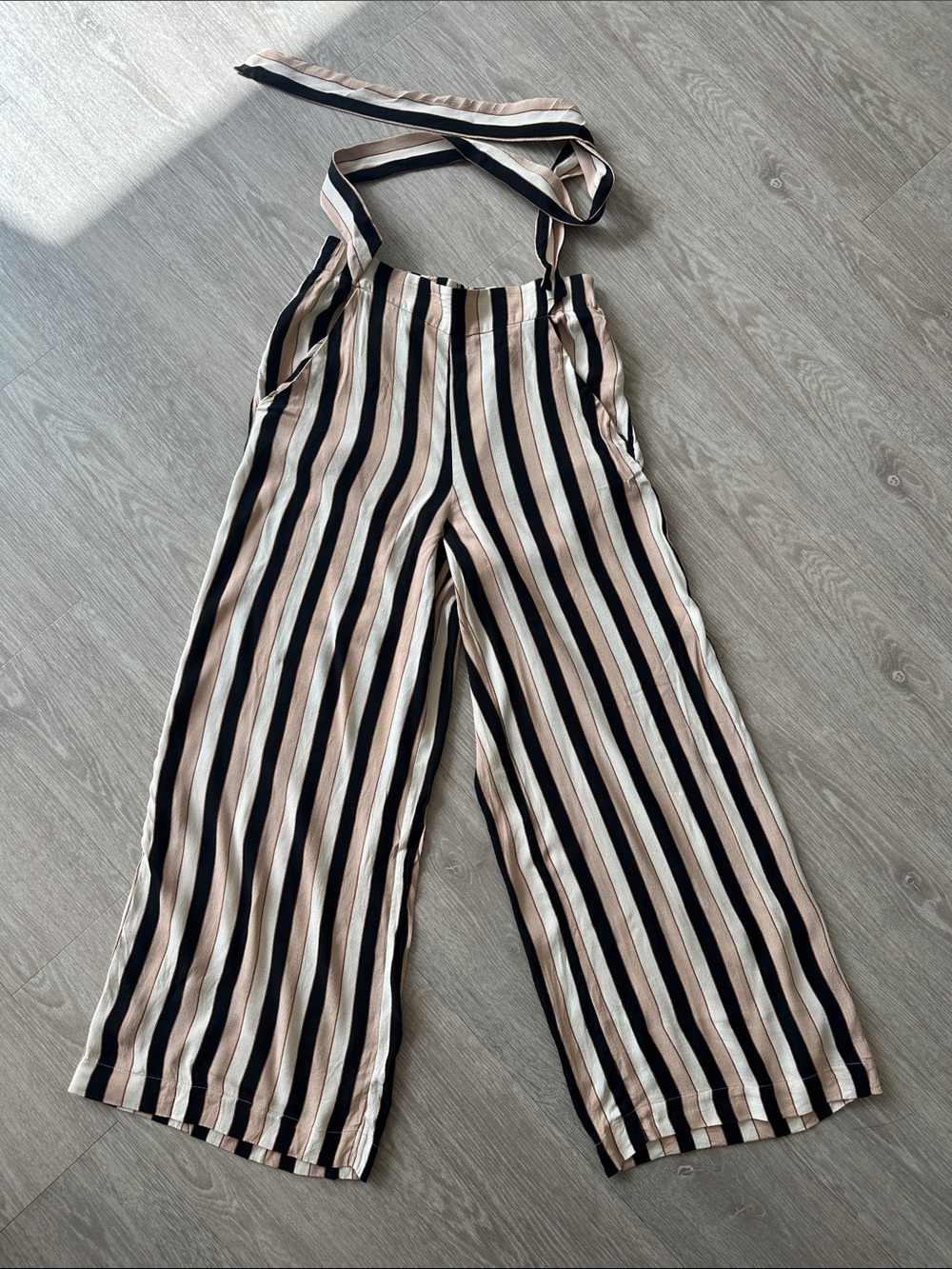 Aritzia Wilfred Striped Wide-Leg Tie-Waist Pants. Preowned. Size XS